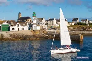 Photo d'un bateau qui navigue